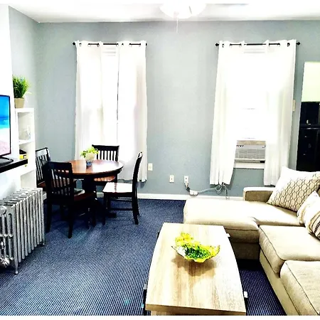 3 Bedrooms 1 Bath Apt, 10 Min To Manhattan!